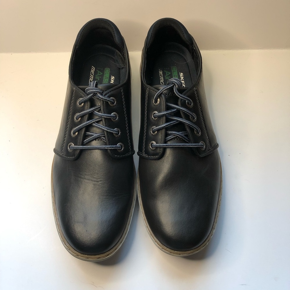 Black Skechers classic fit air cooled memory foam. Size 9.